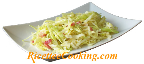 Insalata di cavolo cappuccio crudo con pancetta